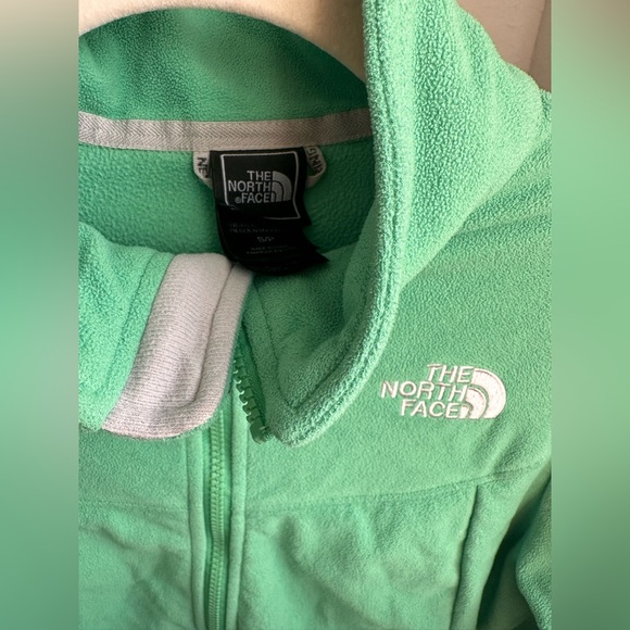 Women’s Small North Face Jacket - Picture 3 of 3